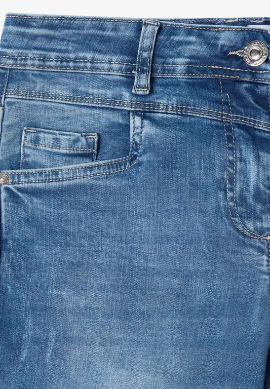 Jeans mit geradem Bein und dunkler Waschung