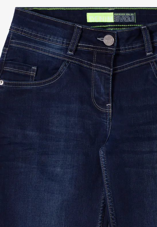 Jeans mit geradem Bein und dunkler Waschung