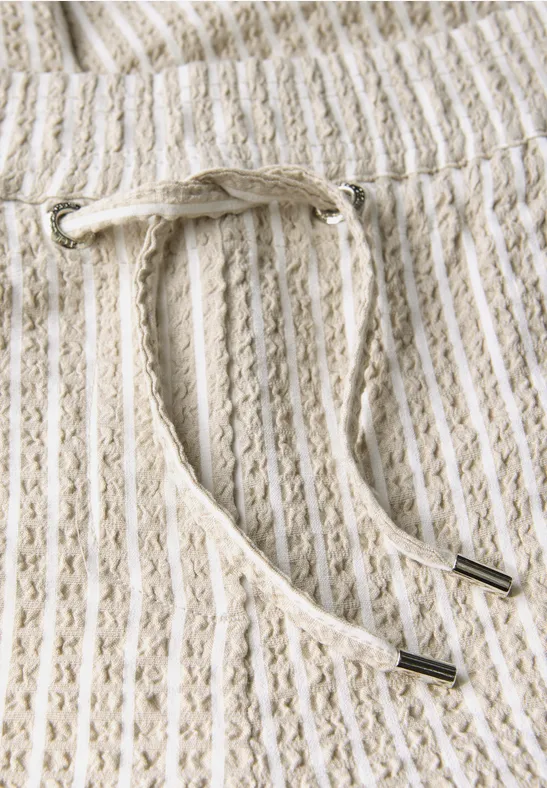 Gestreifte Seersucker Hose mit weitem Bein