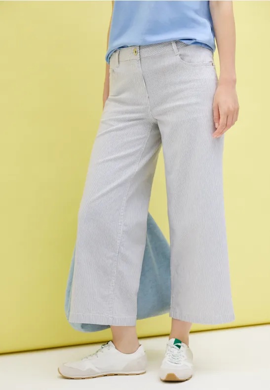 Gestreifte, weite, verkürzte Hose