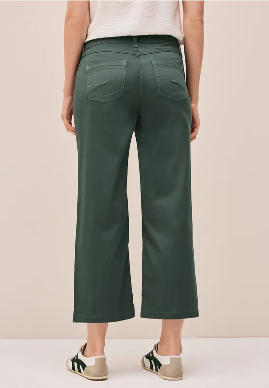 Grüne, weite, 7/8-Hose