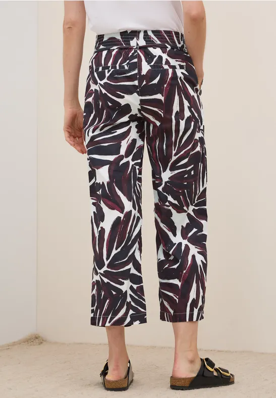 Weit geschnittene Hose mit floralem Muster