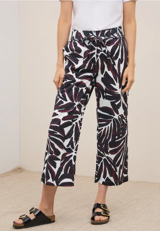 Weit geschnittene Hose mit floralem Muster