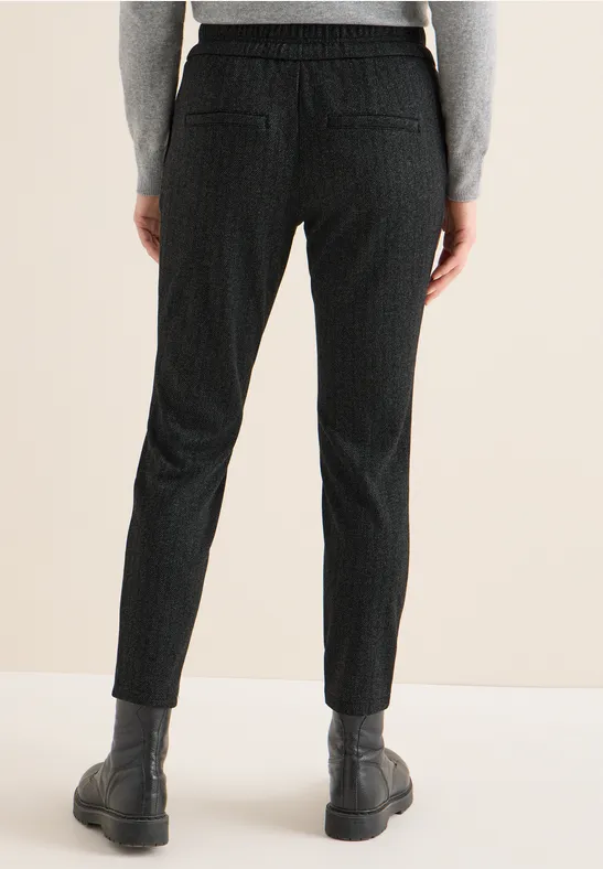 Lässige Hose mit schmalem Bein