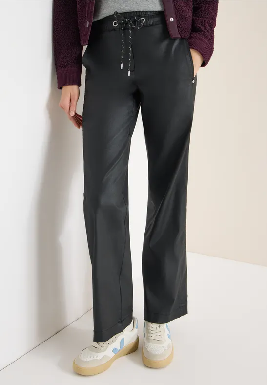 Beschichtete Hose mit weitem Bein und Kordelzug
