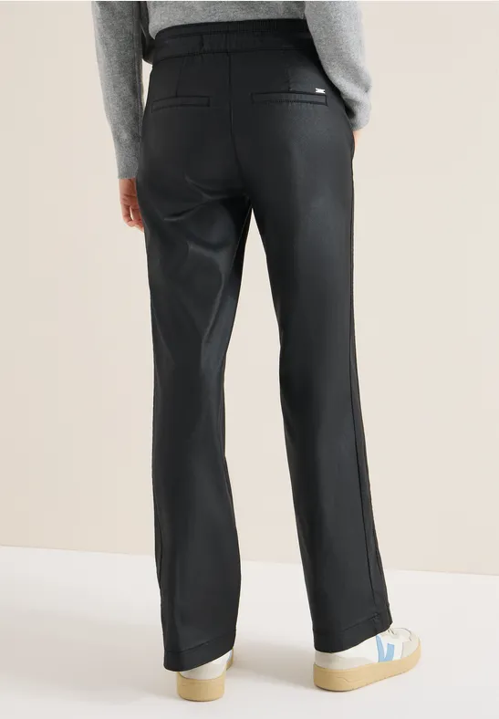 Beschichtete Hose mit weitem Bein und Kordelzug