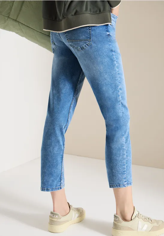 Mid-Waist Slim Leg Casual Jeans
