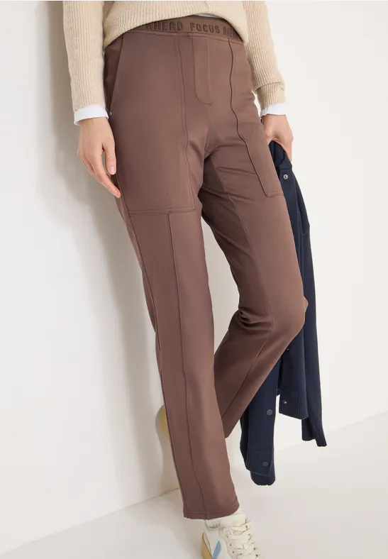 Lässige braune Hose mit mittlerer Bundhöhe