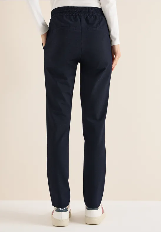 Lässige, schmal geschnittene Hose mit Kordelzug