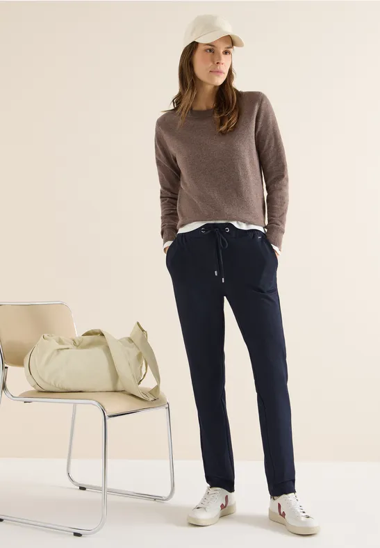 Lässige, schmal geschnittene Hose mit Kordelzug