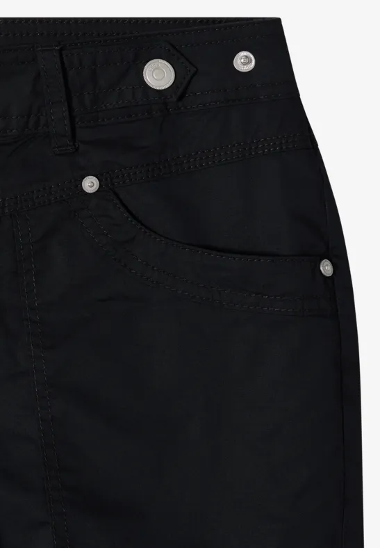 Damen Freizeithose mit Hochkrempel und Knopfdetail