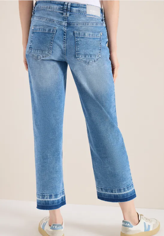 Lässige, verkürzte Jeans mit weitem Bein