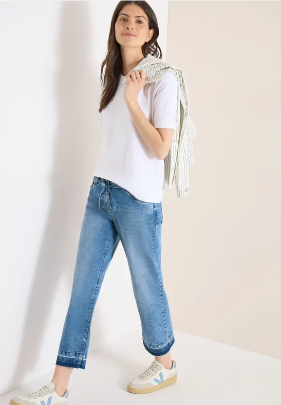 Lässige, verkürzte Jeans mit weitem Bein