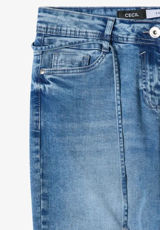 Lässige, verkürzte Jeans mit weitem Bein