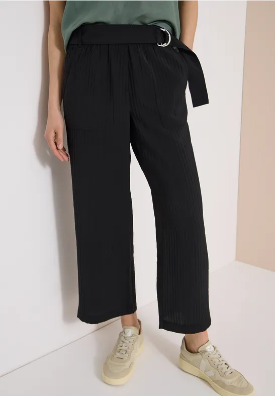 Culottes mit hohem Bund und weitem Bein mit Gürtel
