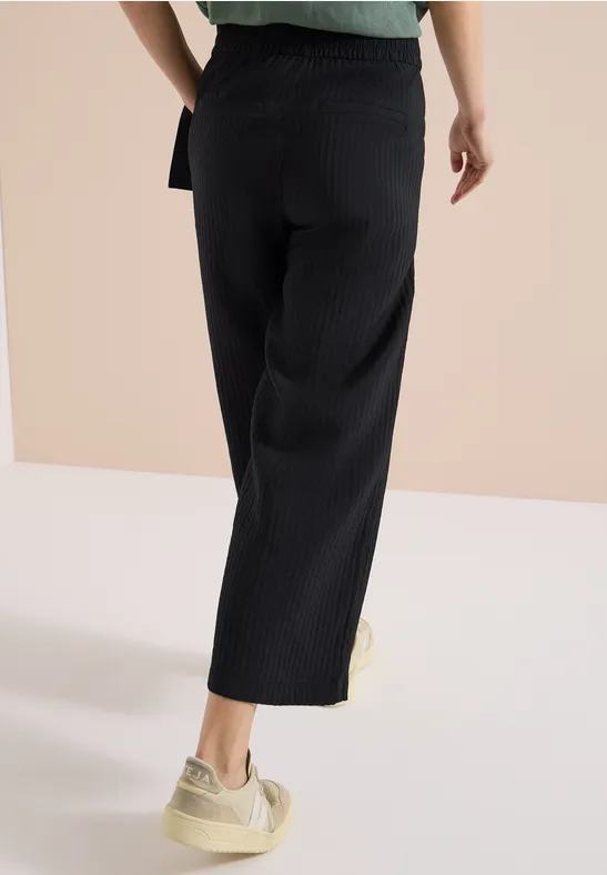 Culottes mit hohem Bund und weitem Bein mit Gürtel