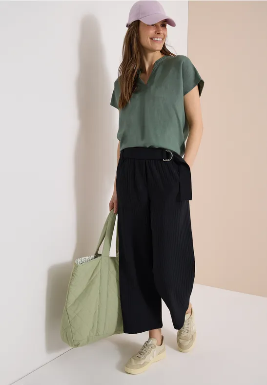 Culottes mit hohem Bund und weitem Bein mit Gürtel