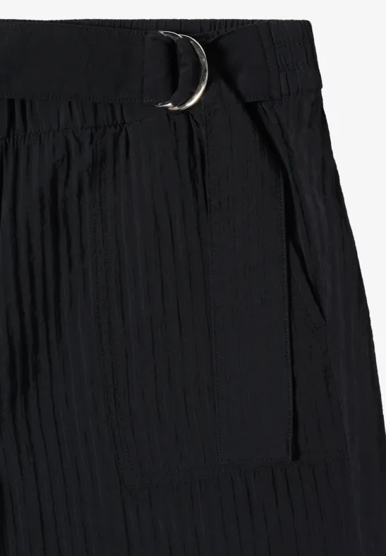 Culottes mit hohem Bund und weitem Bein mit Gürtel