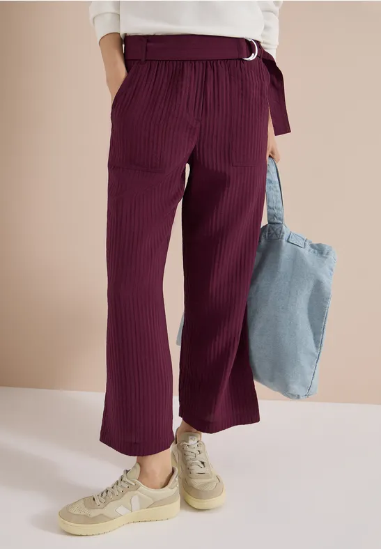 Hose mit hohem Bund und weitem Bein