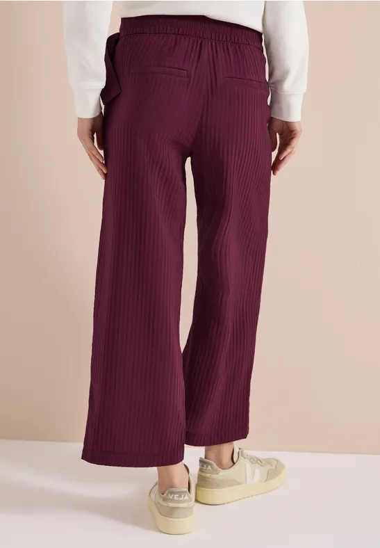 Hose mit hohem Bund und weitem Bein