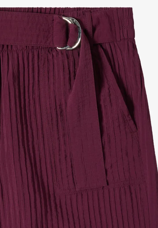 Hose mit hohem Bund und weitem Bein