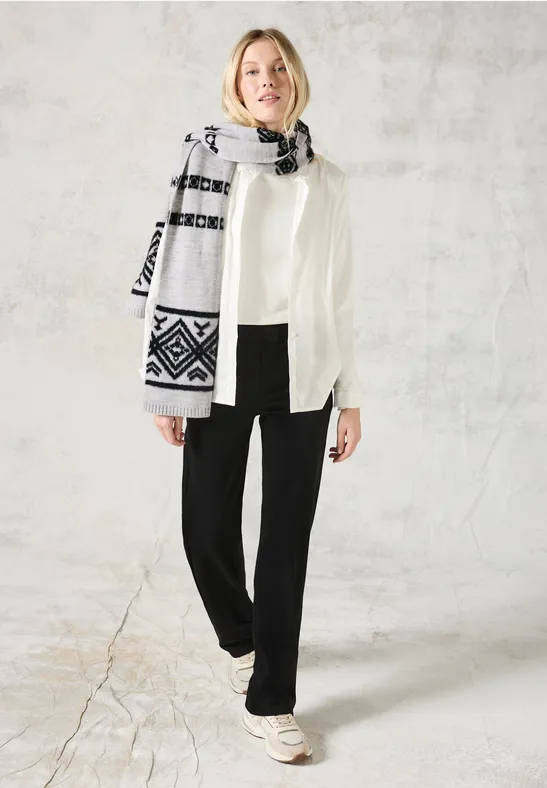 Gemusterter Strickschal in Grau und Schwarz