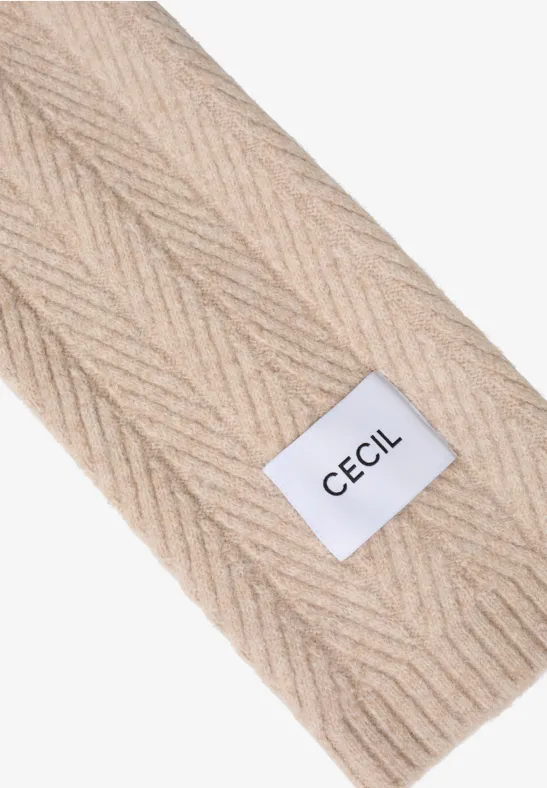 Weicher Strickschal mit Struktur