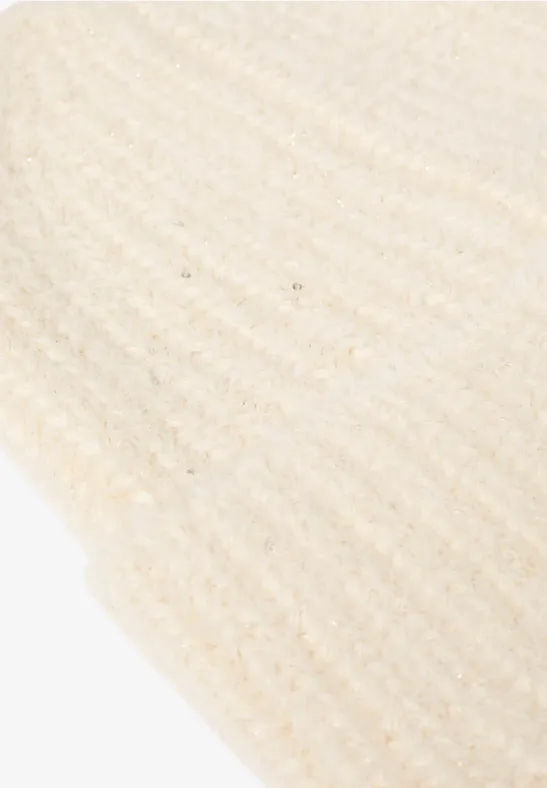 Weiche Strickmütze aus Federgarn