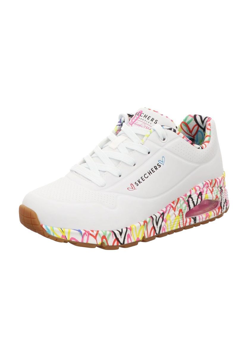 Sneaker mit Graffiti-Herz-Akzenten