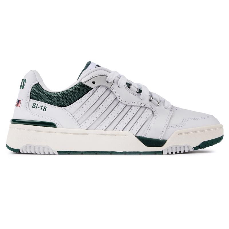 Weisser und grüner Court Trainer