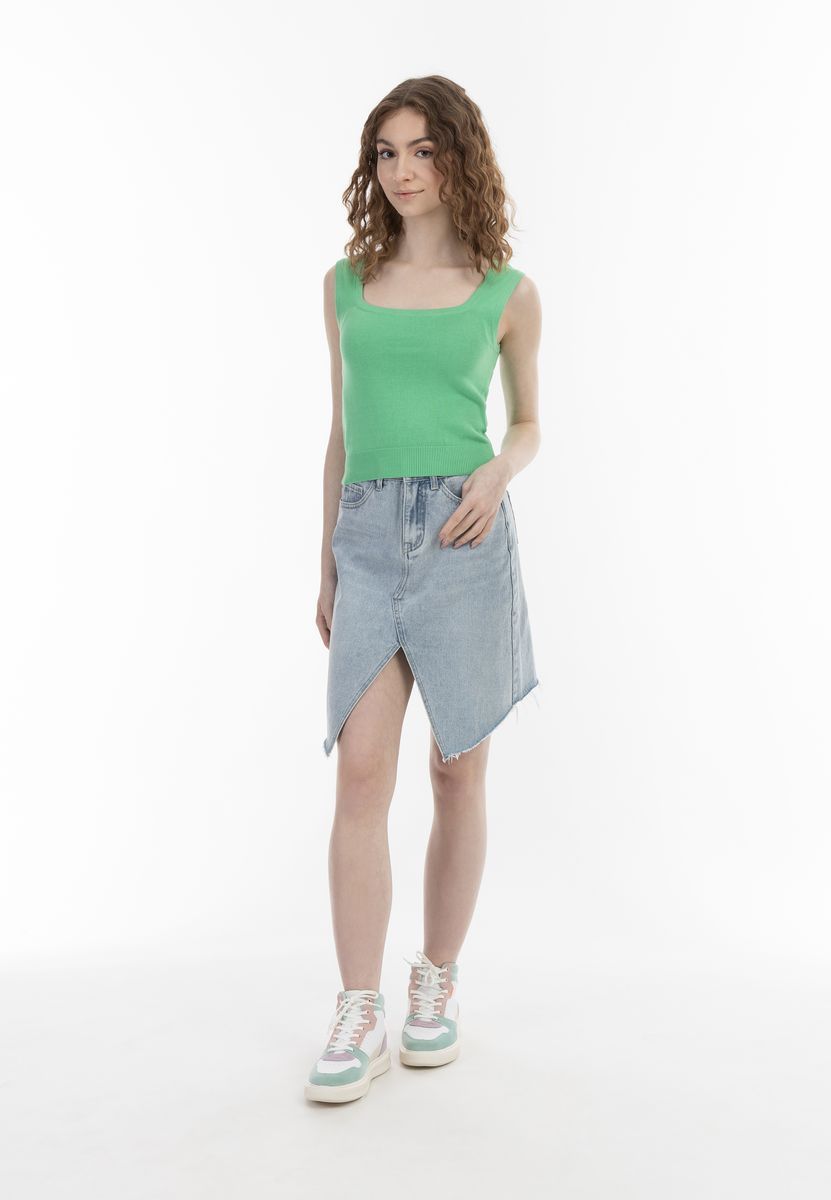 Kurzes Stricktop mit Karree-Ausschnitt
