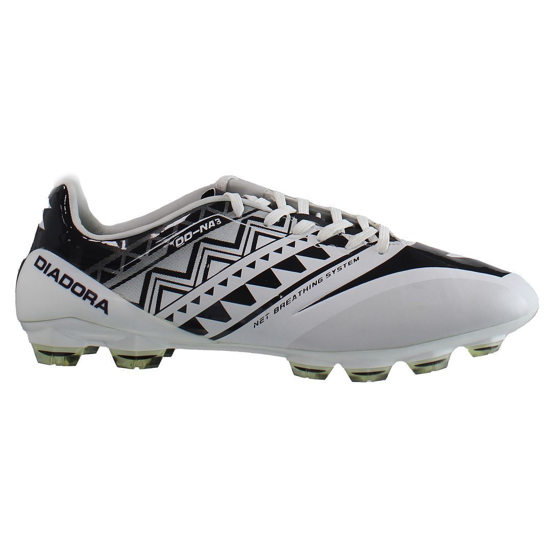 Atmungsaktive Fußballschuhe mit Netzsystem