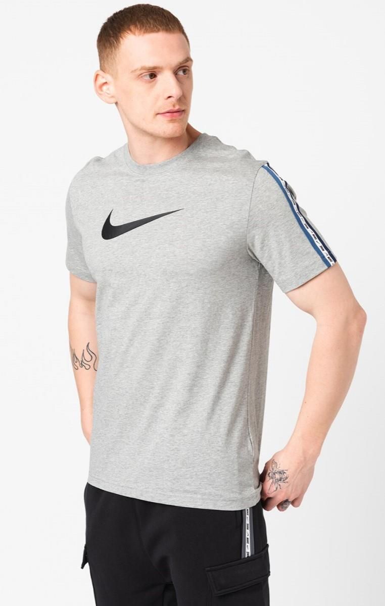 Nike Sportswear T-Shirt mit Logo-Streifen