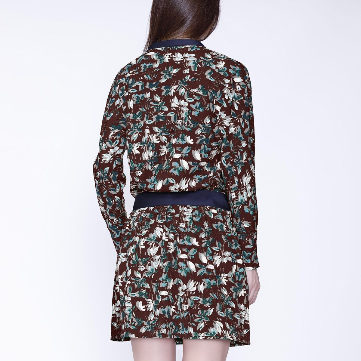 Tunika-Kleid mit Blätterdruck und V-Ausschnitt