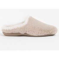 Flauschige beige Hausschuhe