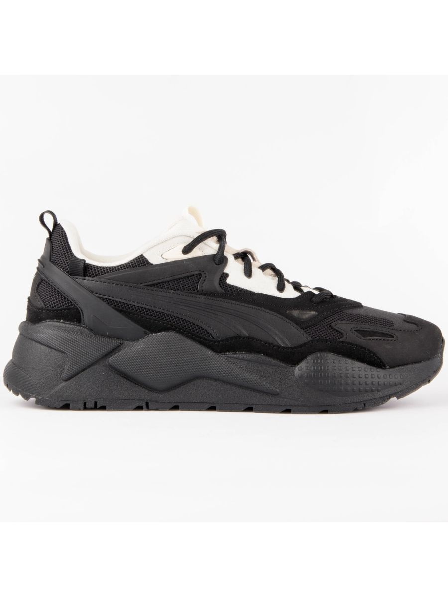 Sportlicher, monochromer Sneaker mit klobiger Sohle
