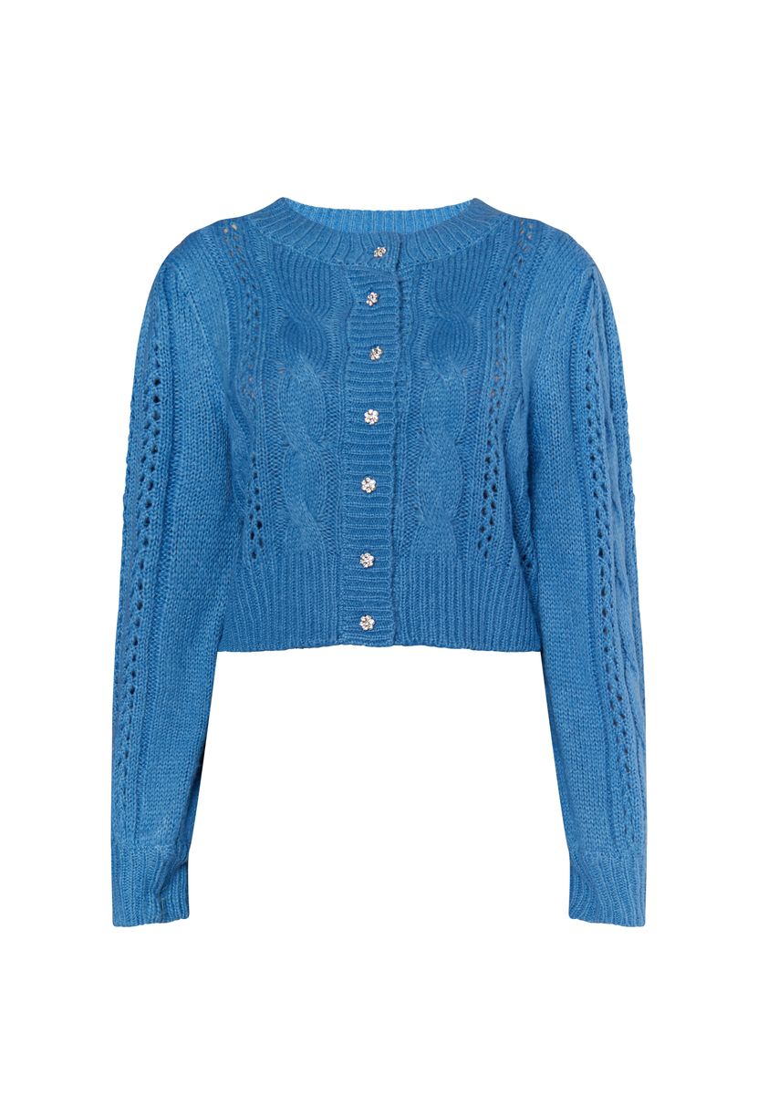 Kurze Zopfstrickjacke mit Strassknöpfen