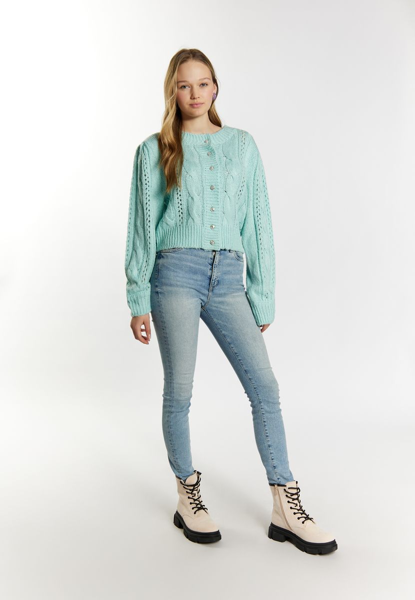 Kurz geschnittene Strickjacke mit Zopfmuster