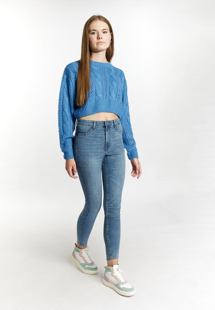 Kurzer Zopf- und Lochstrickpullover