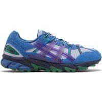 Blauer und violetter Trail-Laufschuh