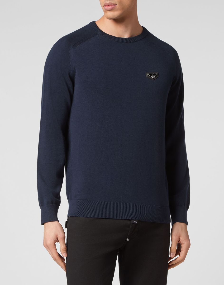 Klassischer marineblauer Baumwollpullover mit Rundhalsausschnitt