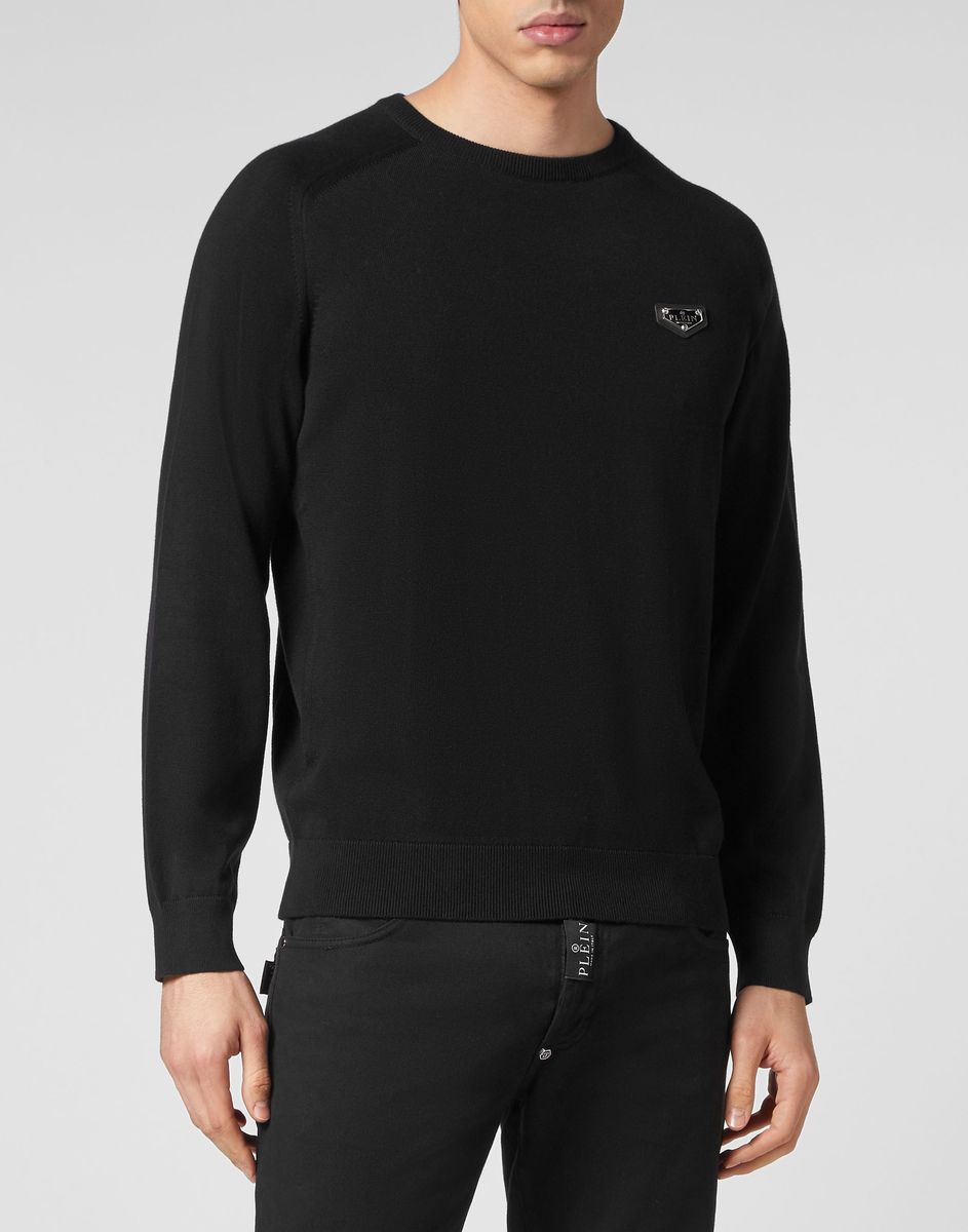Klassischer marineblauer Baumwollpullover mit Rundhalsausschnitt