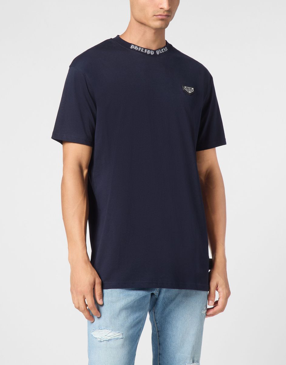 Weißes V-Ausschnitt T-Shirt mit Logo-Patch