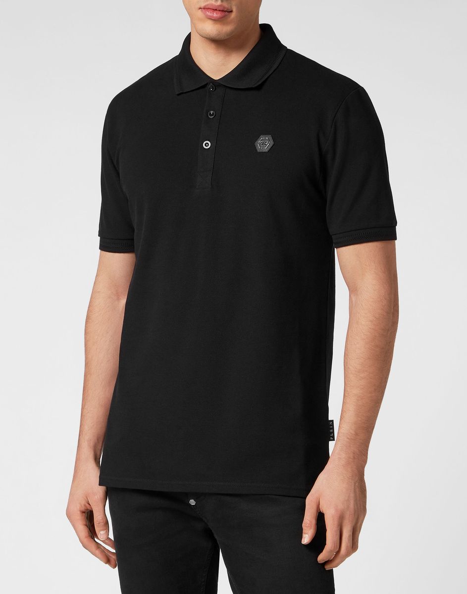 Polohemd mit Gothic-Logo