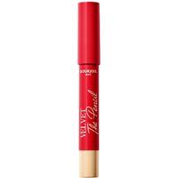 Roter Samt-Lippenstift