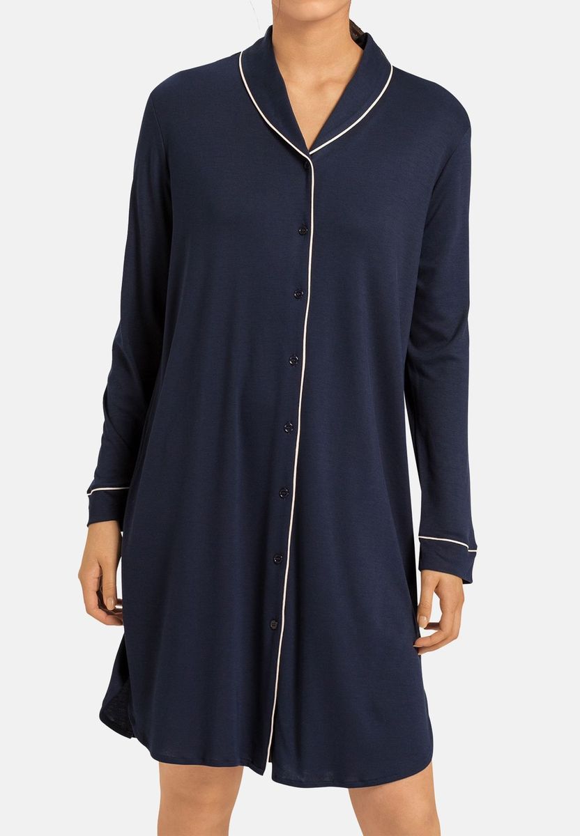 Klassisches Nachthemd mit Knopfleiste und Paspelierung