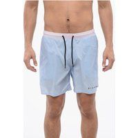 Hellblaue Badehose im Boxer-Stil