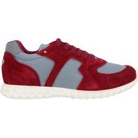 Burgunderrote und graue Wildleder-Sneakers