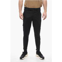 Schmal geschnittene schwarze Cargohose