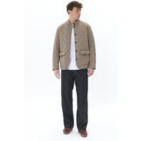 Beige Steppjacke mit aufgesetzten Taschen